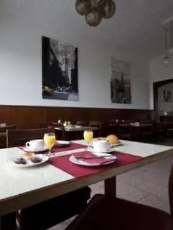Des Pierrettes Motel